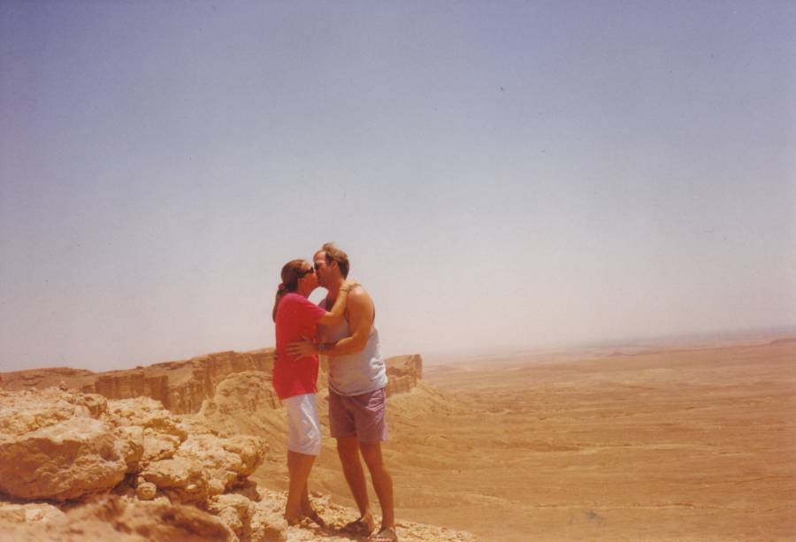 edge_of_world_kiss.jpg