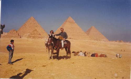horses_at_pyramids.jpg
