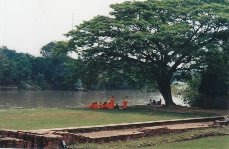 monks_ayuthaya.jpg
