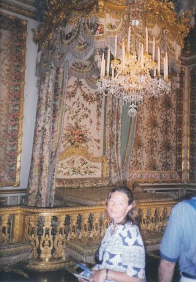 versailles_am_marie_antionette_bed.jpg